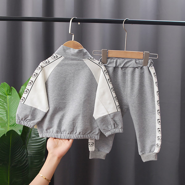 Αθλητική παιδική ομάδα με φούτερ και εσώρουχα για κορίτσια