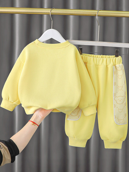 Uue mudeli lastekomplekt koos aplikatsiooniga