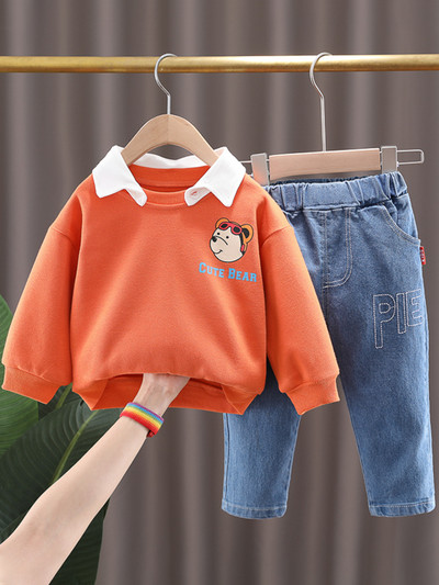 Детски комплект за момчета от две части блуза с апликация и дънки 