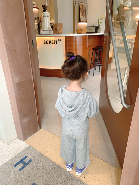 Új modell sportos gyerek szett lányoknak szürke színben