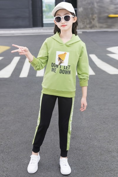 Dječji komplet za djevojčice iz dva dijela sa bluzom sa kapuljačom i tajicama sa natpisom