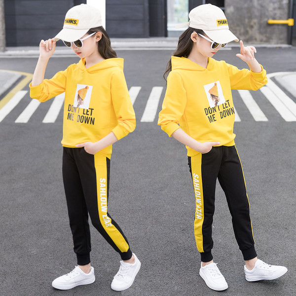 Dječji komplet za djevojčice iz dva dijela sa bluzom sa kapuljačom i tajicama sa natpisom