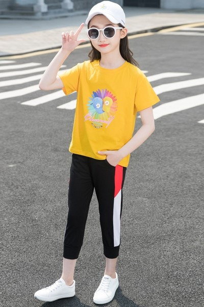 Moderan dječji set iz dva dijela u dva modela za djevojčice