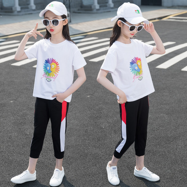 Moderan dječji set iz dva dijela u dva modela za djevojčice