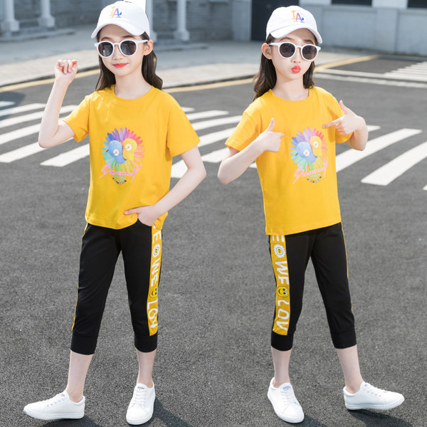 Moderan dječji set iz dva dijela u dva modela za djevojčice