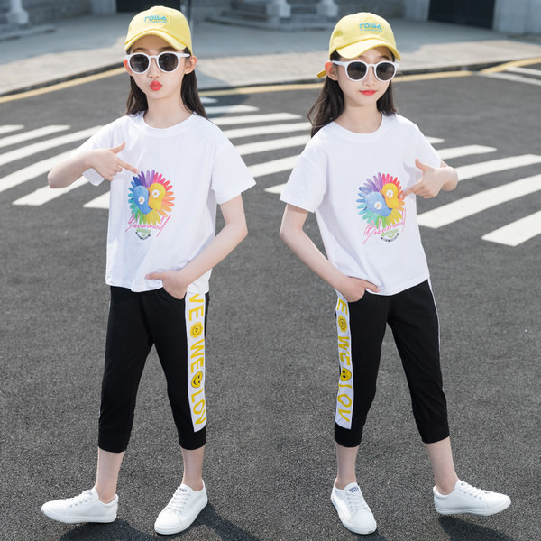 Moderan dječji set iz dva dijela u dva modela za djevojčice