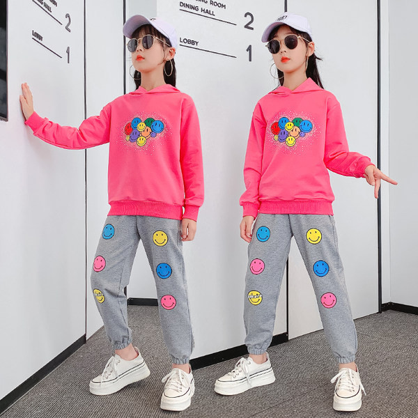 Dječji svakodnevni set sa šarenim aplikacijama za djevojčice