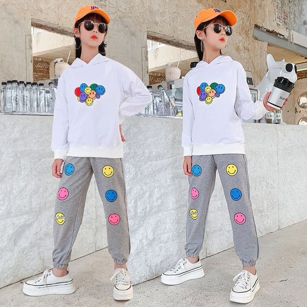 Dječji svakodnevni set sa šarenim aplikacijama za djevojčice