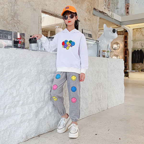 Dječji svakodnevni set sa šarenim aplikacijama za djevojčice