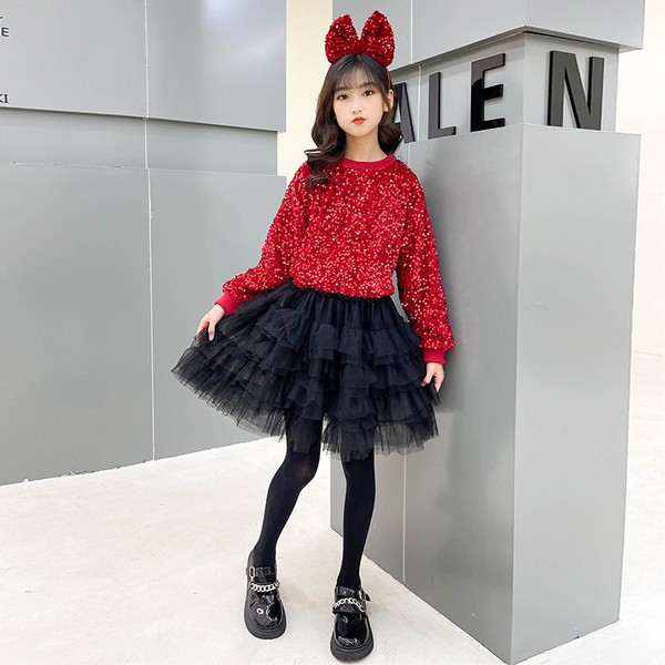 Modern gyerekruha tüllel és flitterekkel