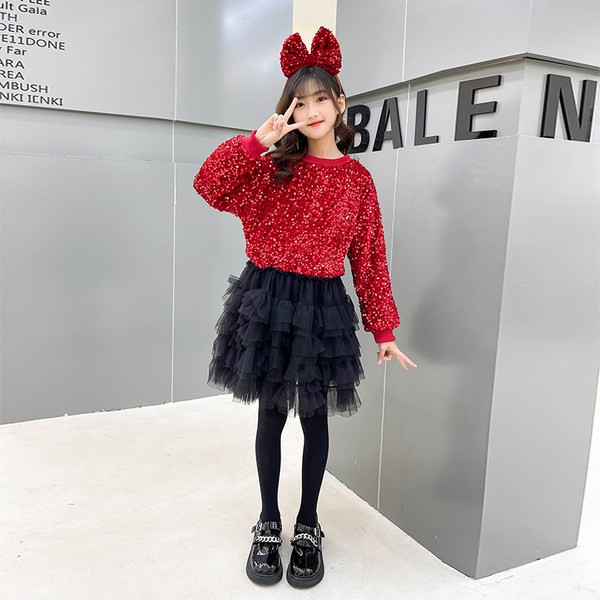 Modern gyerekruha tüllel és flitterekkel