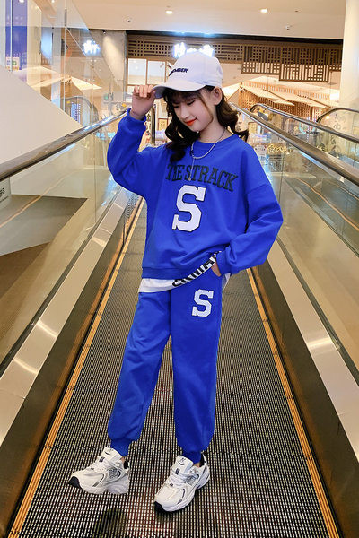 Gyermek sport szett fehérneműből és blúzból hímzéssel