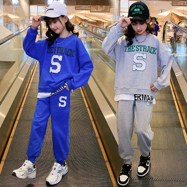 Gyermek sport szett fehérneműből és blúzból hímzéssel