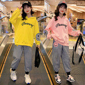 Kolmes värvitoonis kirjaga lastekomplekt