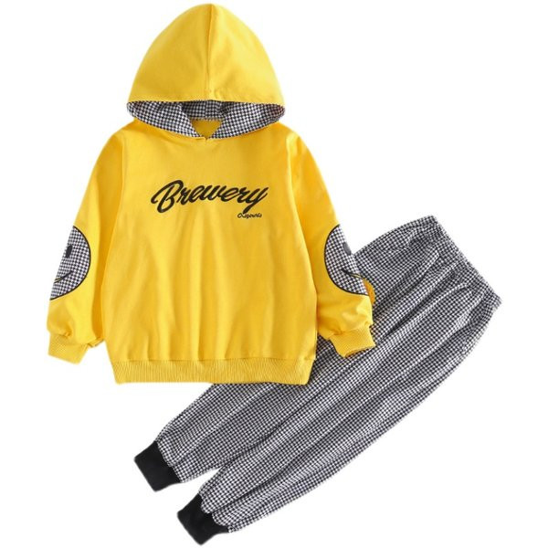 Kolmes värvitoonis kirjaga lastekomplekt