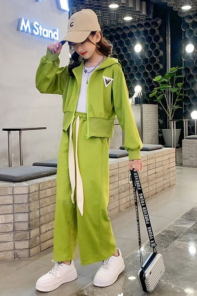 Laste spordi- ja päevakomplekt kahest osast