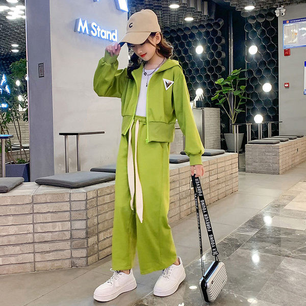 Laste spordi- ja päevakomplekt kahest osast