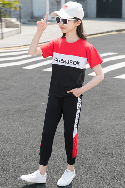 Novi model sportskog kompleta za djevojčice od majice i donjeg veša