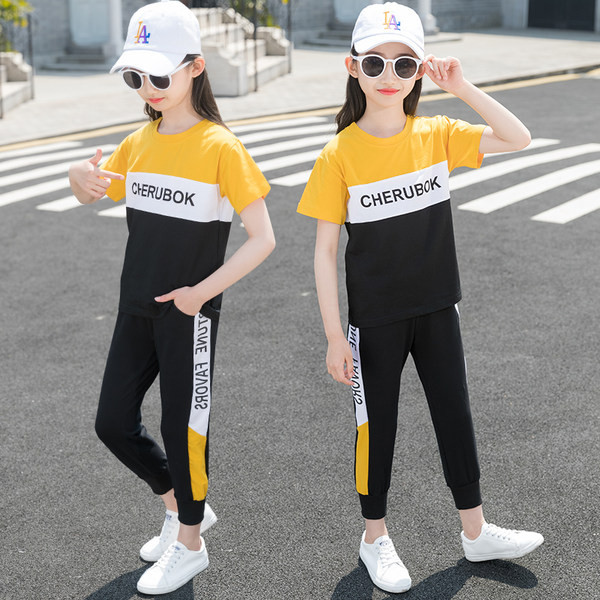 Novi model sportskog kompleta za djevojčice od majice i donjeg veša