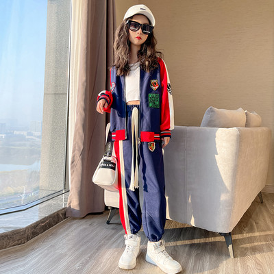 Αθλητικό και καθημερινό παιδικό σετ με εμβλήματα