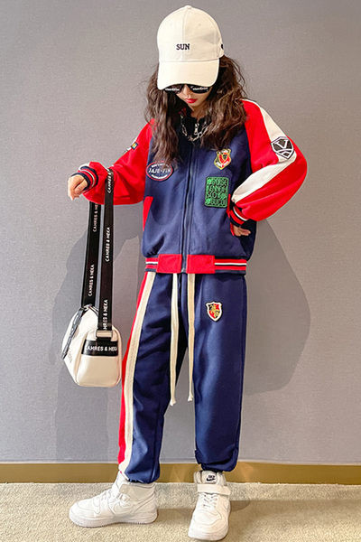 Αθλητικό και καθημερινό παιδικό σετ με εμβλήματα