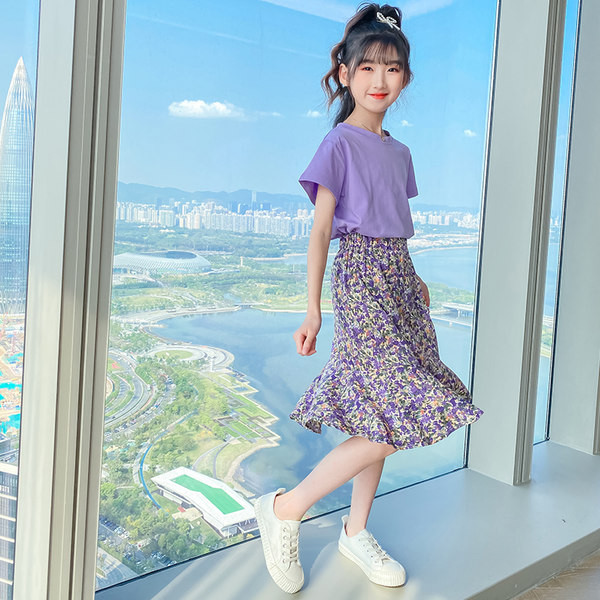 Uue mudeliga lastekomplekt tüdrukutele T-särgist ja seelikust