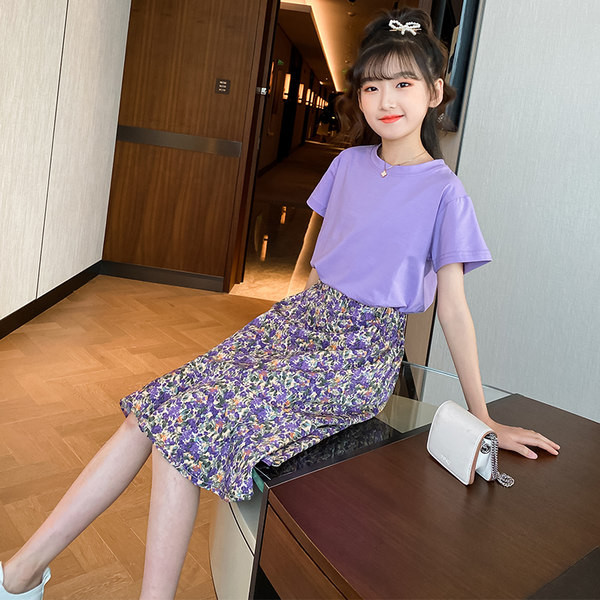 Uue mudeliga lastekomplekt tüdrukutele T-särgist ja seelikust