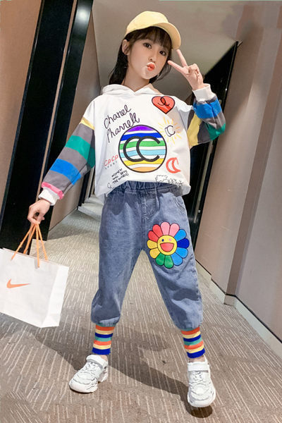 Vabaaja laste aplikatsiooniga pluusikomplekt ja teksad