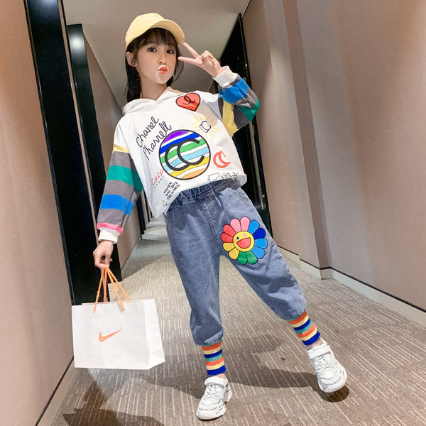 Vabaaja laste aplikatsiooniga pluusikomplekt ja teksad