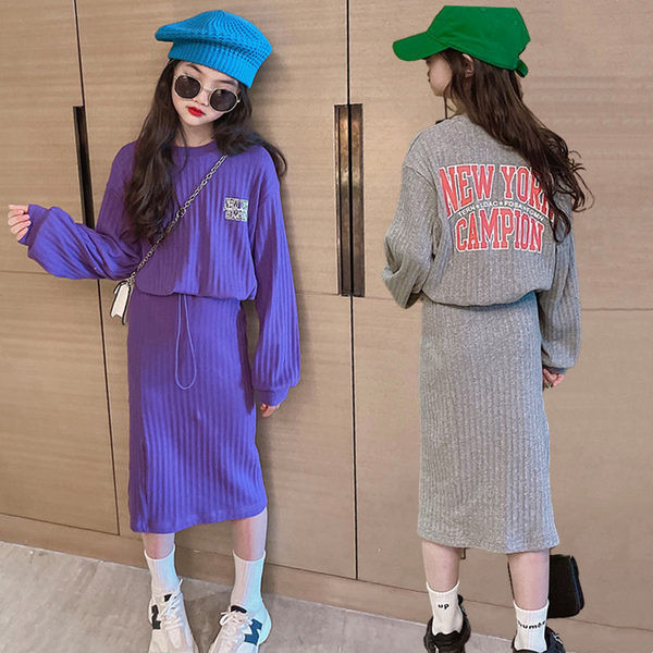 Modern női szett hosszú szoknyából és blúzból