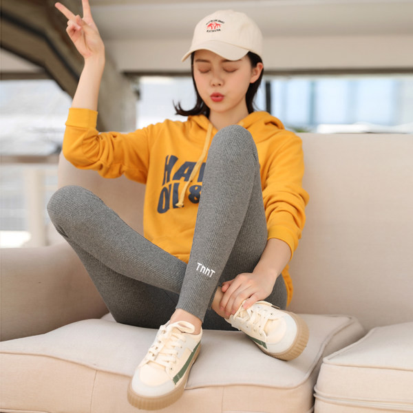 Γυναικείο κολάν με κέντημα και ψηλό γιακά