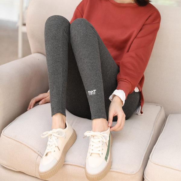 Γυναικείο κολάν με κέντημα και ψηλό γιακά