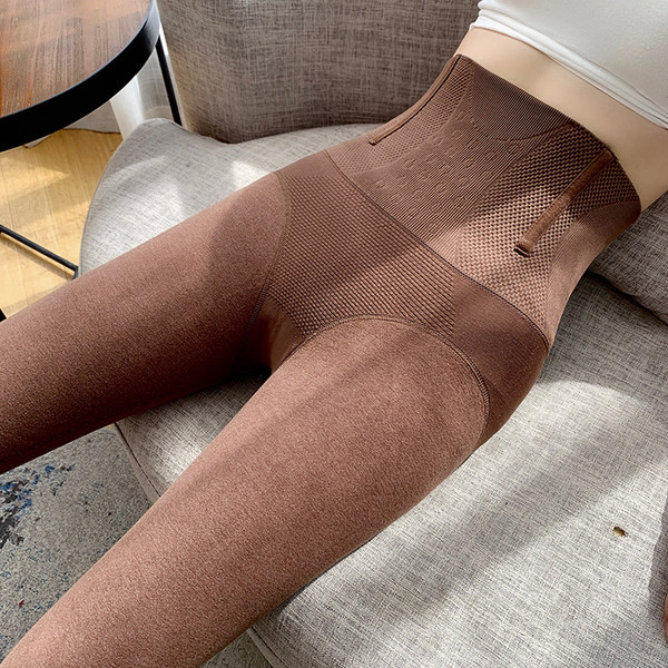 Ženski čisti model klinastog kroja s visokim strukom