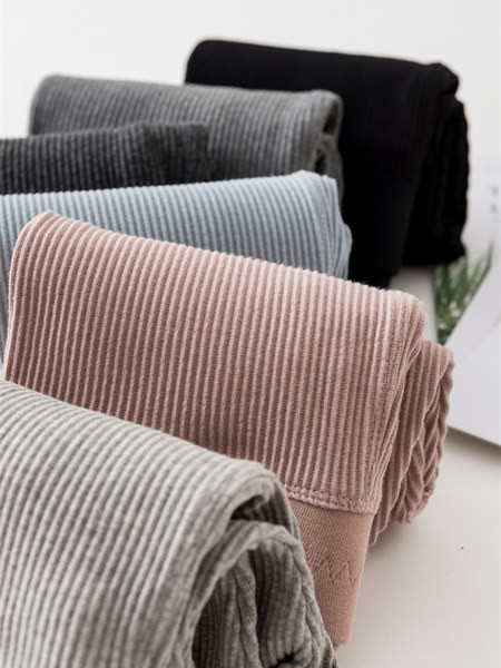 Naiste elastsed kõrge vöökohaga retuusid – mitut värvi