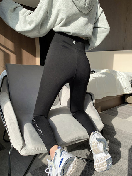 Спортно-ежедневен дамски клин с висока талия