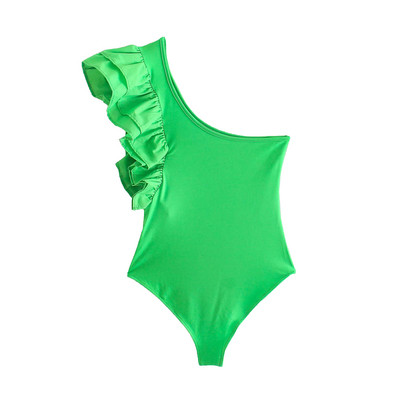 Női test egy váll és fürtök