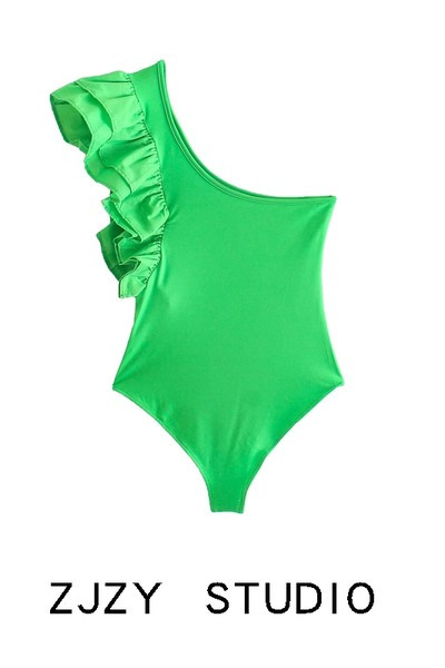 Női test egy váll és fürtök