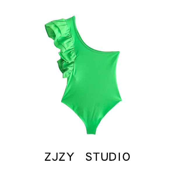 Női test egy váll és fürtök