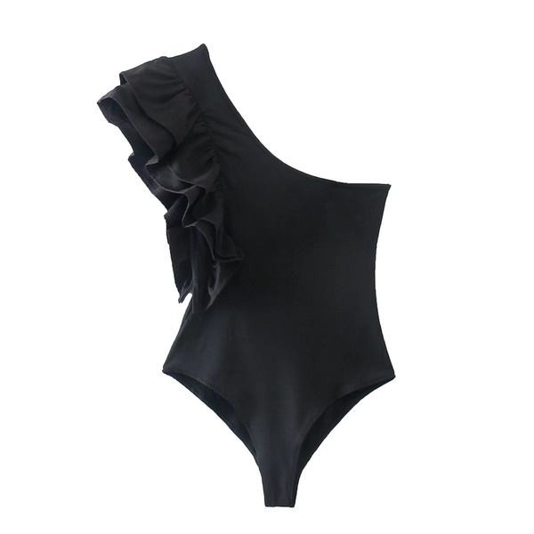 Női test egy váll és fürtök