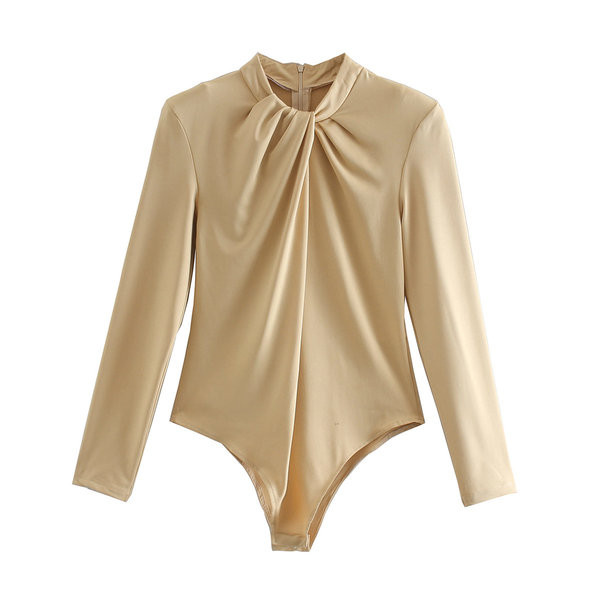 Stílusos női test, hosszú ujjal és ovális nyakkivágással