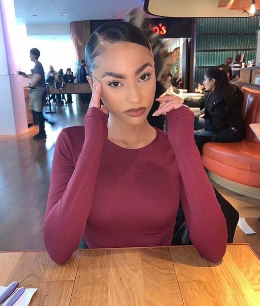 Γυναικείο κορμάκι με οβάλ λαιμόκοψη και μακριά μανίκια