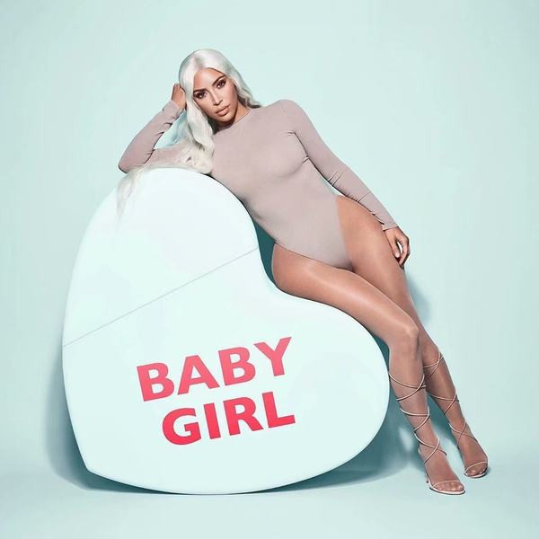 Γυναικείο κορμάκι με οβάλ λαιμόκοψη και μακριά μανίκια