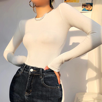 Γυναικείο μοντέλο κορμάκι με μακριά μανίκια