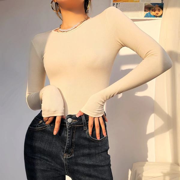 Γυναικείο μοντέλο κορμάκι με μακριά μανίκια