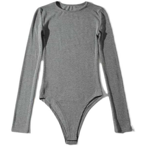 Γυναικείο μοντέλο κορμάκι με μακριά μανίκια