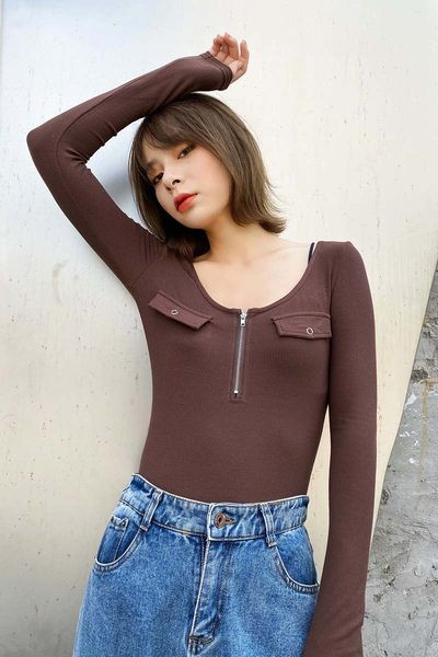 Γυναικείο κορμάκι με οβάλ λαιμόκοψη και φερμουάρ