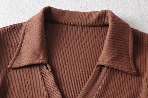 Γυναικείο βαμβακερό κορμάκι με λαιμόκοψη και γιακά spitz