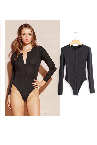 Női test gombokkal és ovális nyakkivágással