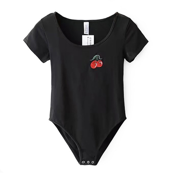 Női test ovális nyakkivágással és hímzéssel