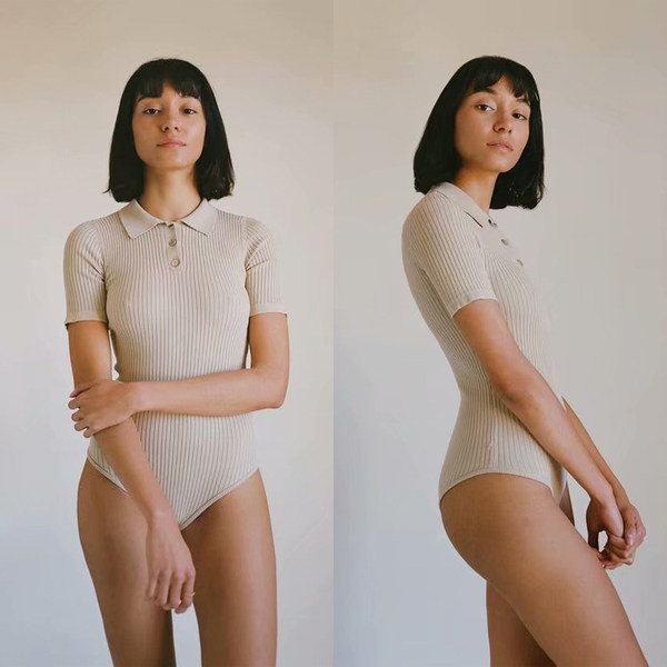 Γυναικείο κορμάκι με κοντά μανίκια και κουμπιά